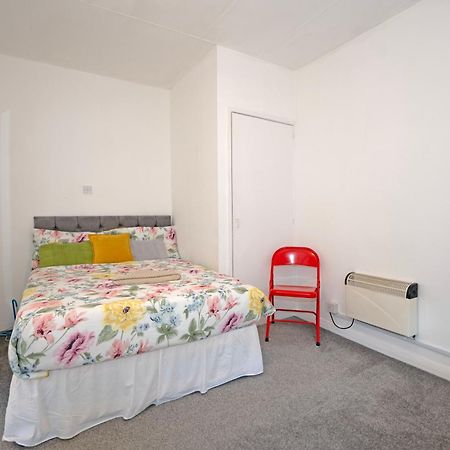Flat In Clapham Budget Friendly Stay Лондон Экстерьер фото