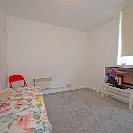 Flat In Clapham Budget Friendly Stay Лондон Экстерьер фото