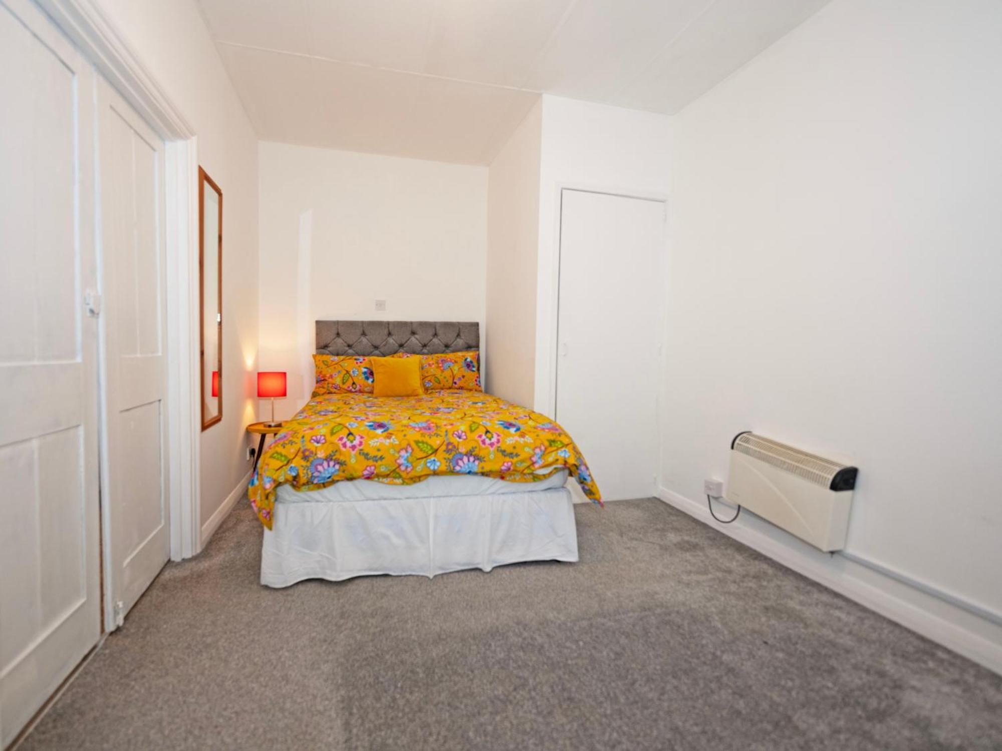 Flat In Clapham Budget Friendly Stay Лондон Экстерьер фото