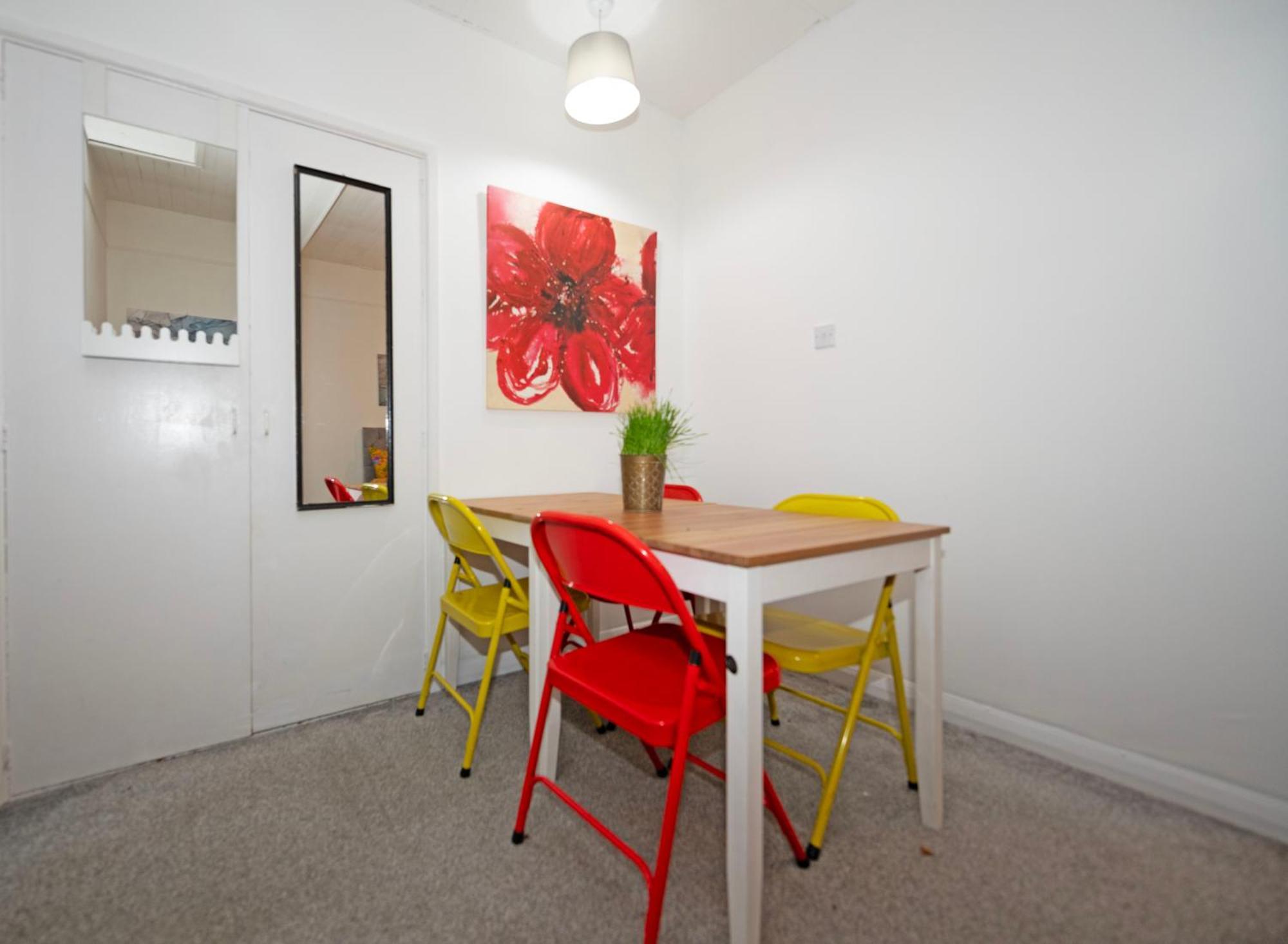 Flat In Clapham Budget Friendly Stay Лондон Экстерьер фото