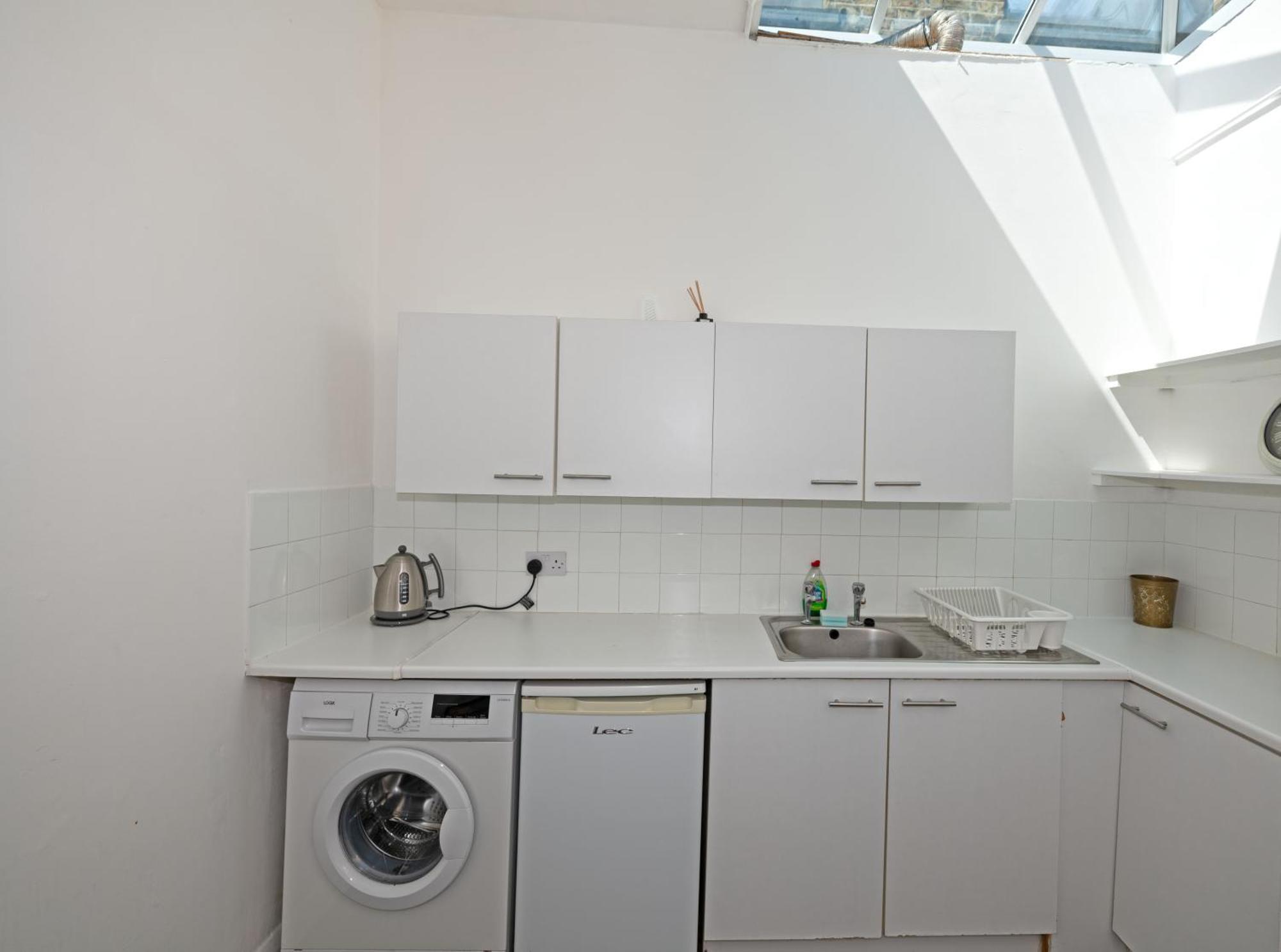 Flat In Clapham Budget Friendly Stay Лондон Экстерьер фото