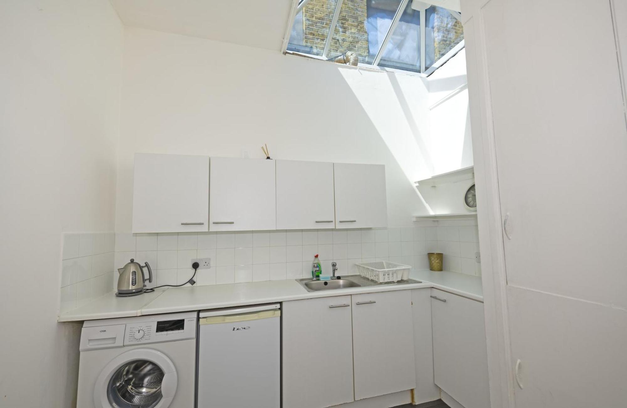 Flat In Clapham Budget Friendly Stay Лондон Экстерьер фото